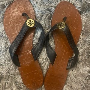 Tory Burch "Thora" Thong- Barely Used and in great condition.